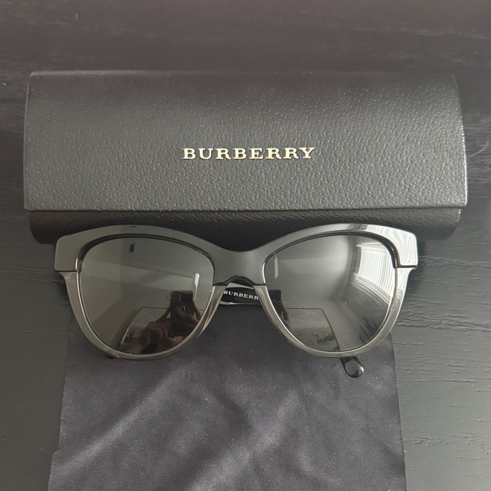 Burberry Elegant Black Women's Sunglasses